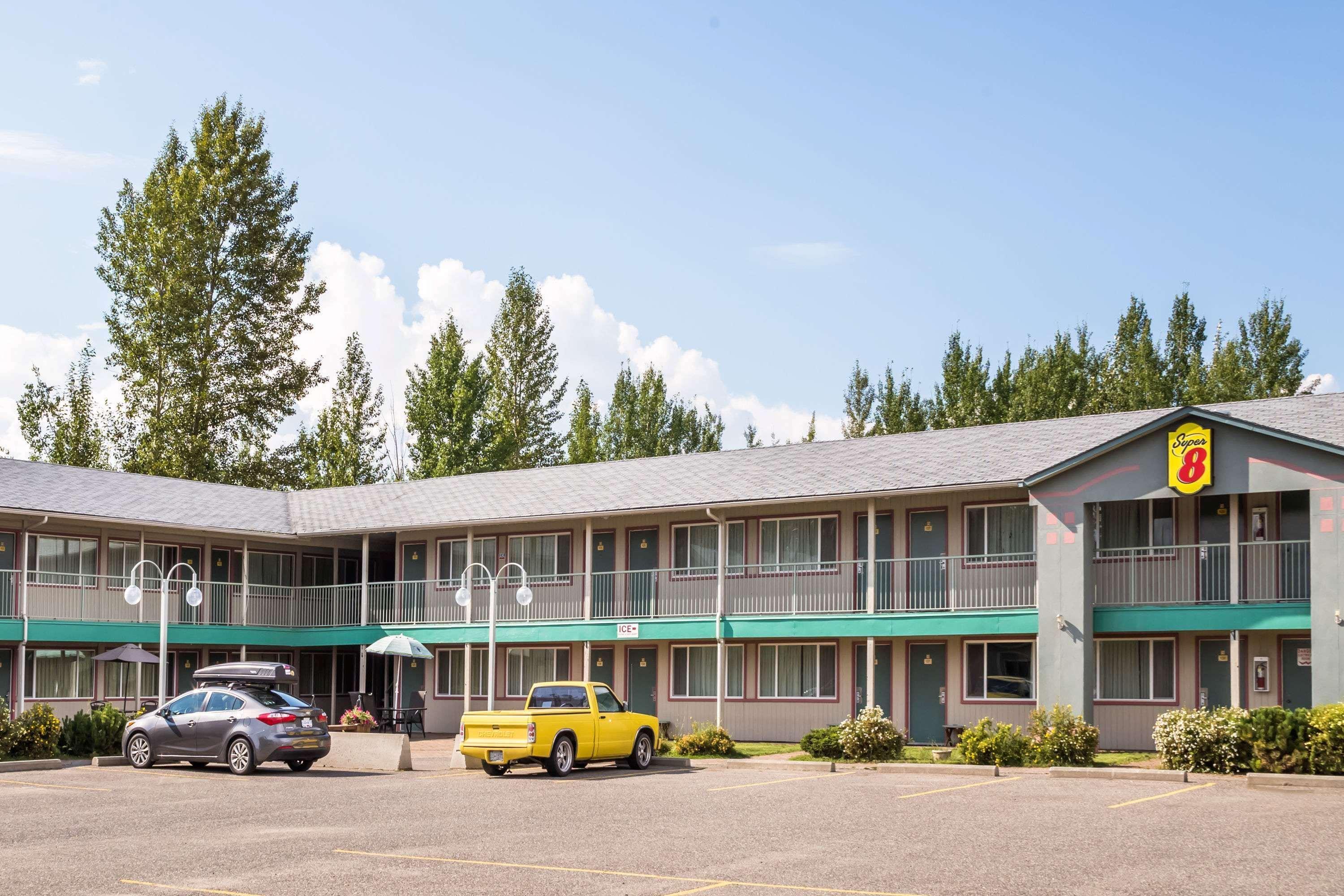 ซูเปอร์ 8 บาย วินด์แฮม เควสเนล บริติชโคลัมเบีย Hotel ภายนอก รูปภาพ