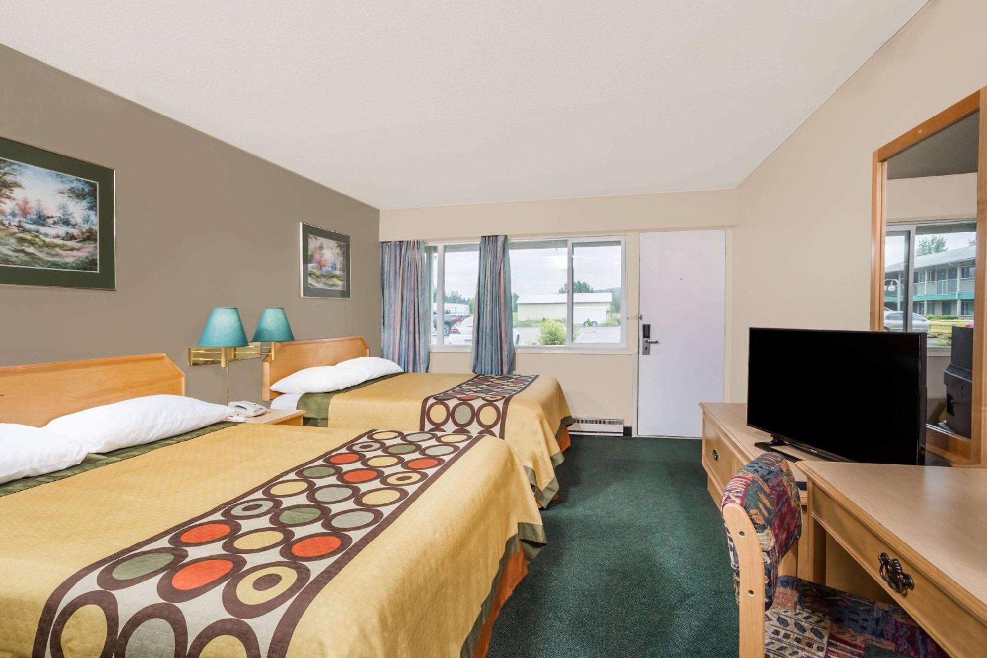 ซูเปอร์ 8 บาย วินด์แฮม เควสเนล บริติชโคลัมเบีย Hotel ภายนอก รูปภาพ