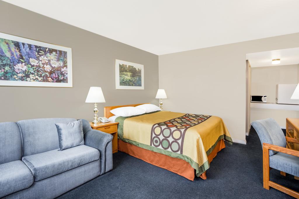 ซูเปอร์ 8 บาย วินด์แฮม เควสเนล บริติชโคลัมเบีย Hotel ภายนอก รูปภาพ